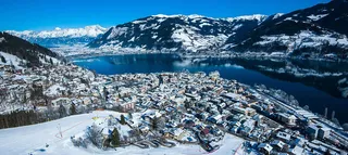 The campsite Woferlgut in winter from a bird's eye view.